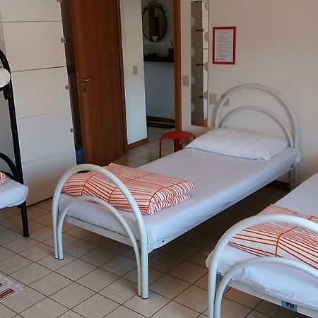 Hostel Easy פיזה מראה חיצוני תמונה